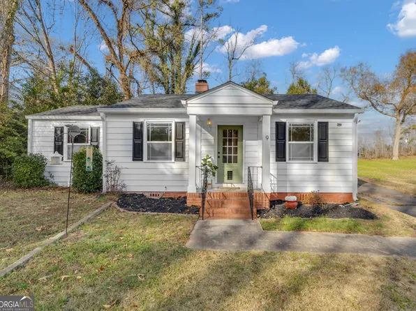 9 Meridian Dr, Newnan, GA 30263