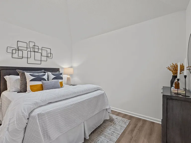 The Kenton Apartments — Photo 12