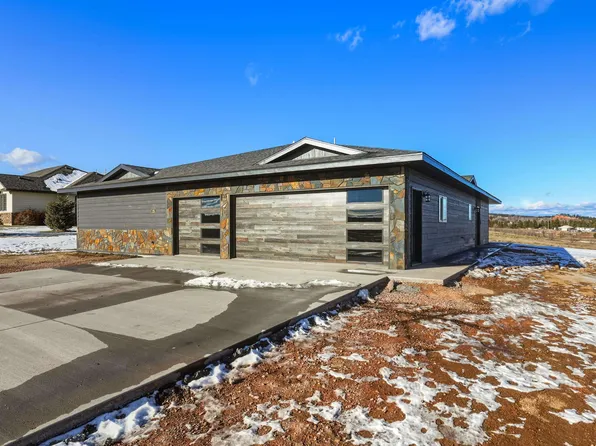 225 Meadowlark Dr, Hot Springs, SD 57747