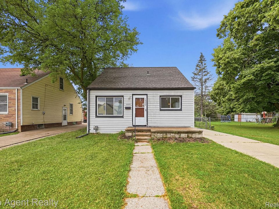 1st image of 28553 Pinehurst St