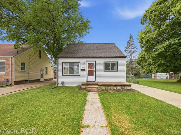 28553 Pinehurst St, Roseville, MI 48066