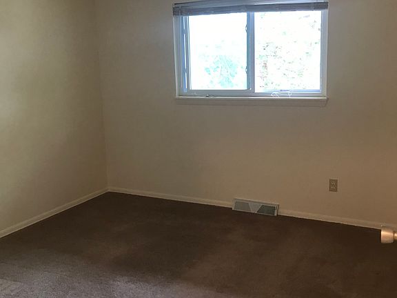 5th image of 1372 Golden Gate Blvd APT B204