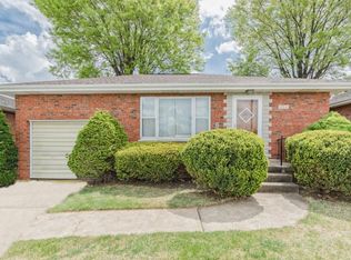 7140 Kay Ct, Saint Louis, MO 63116