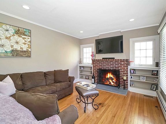 3rd image of 46 Campbell St