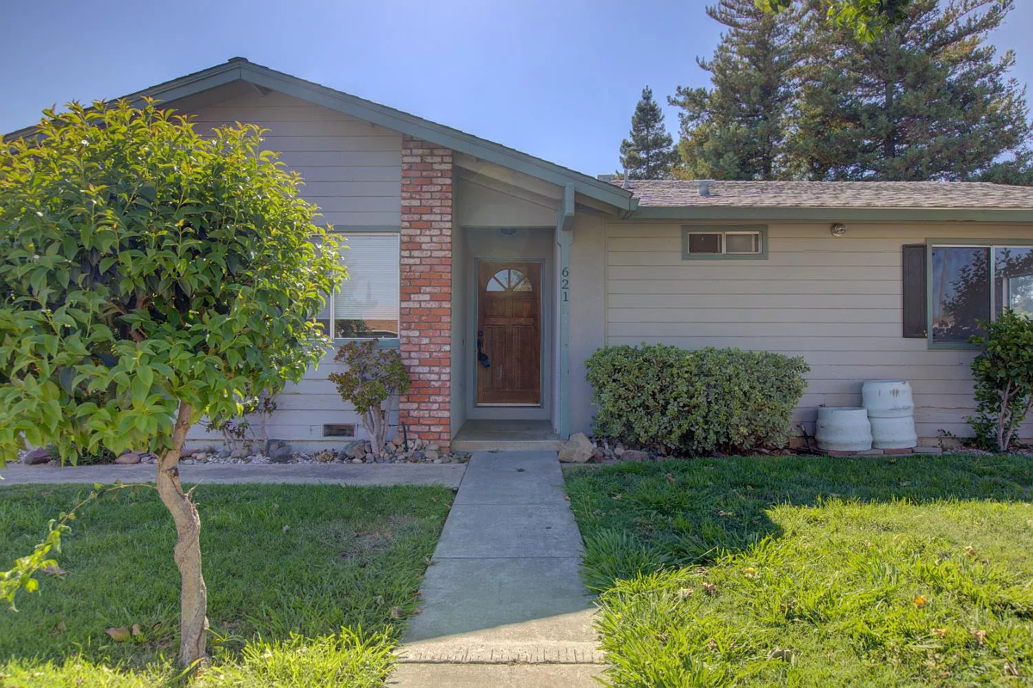 621 Dixie Ln photo 1