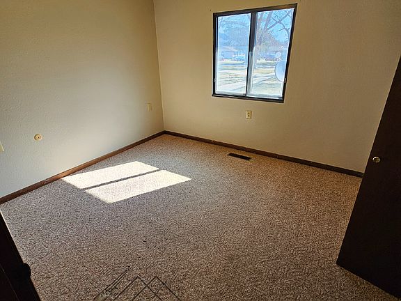 5th image of 102 8th Ave NW #14-B