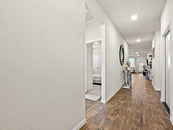 4th image of 201 Connor Ln