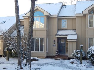 1053 Crestwoods Dr, Pocono Pines, PA