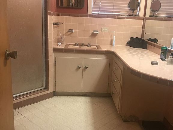 3rd image of 2826 Senator St