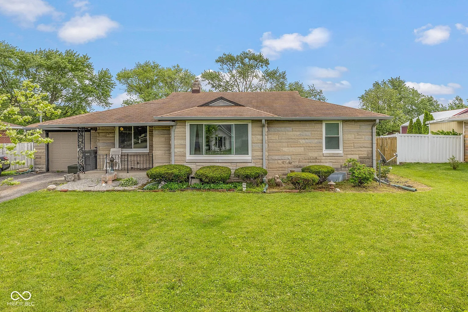 2445 S Bolton Ave photo 1