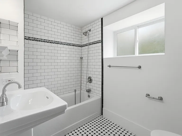6118 Latona Ave NE — Photo 17