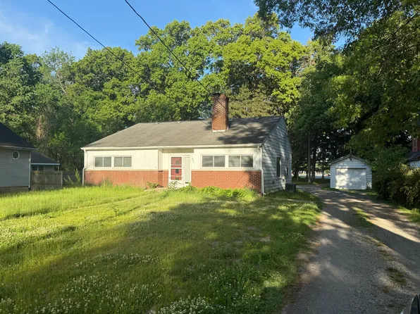 800 S 2nd St, Chesterton, IN 46304