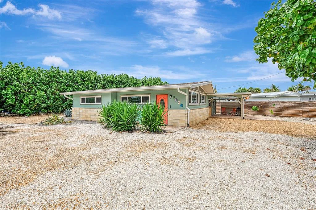2 bed, 1.0 bath, 959 sqft, $5,000 — Photo 2