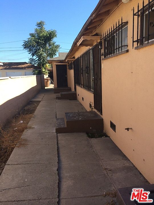 1st image of 1140 W 91st St