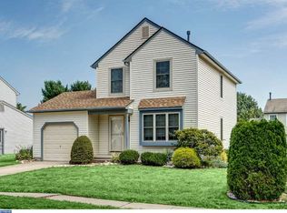 8 Keatley Dr, Marlton, NJ 08053