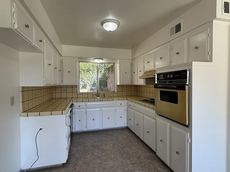 1632 Dennis Ave — Photo 5