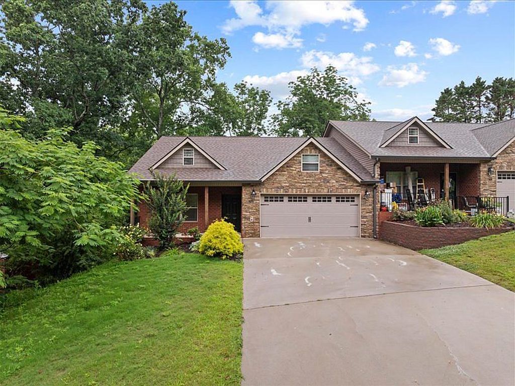 314 Old County Rd - Property Image