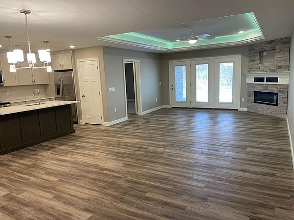 3rd image of 1105 E Bentley Cir