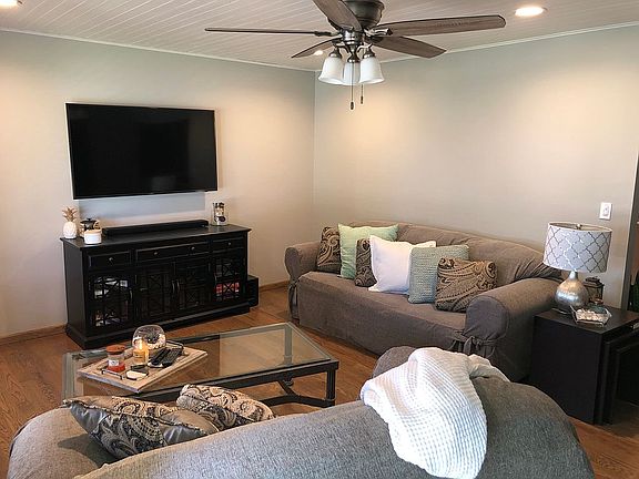 5th image of 3702 Hillcrest Dr
