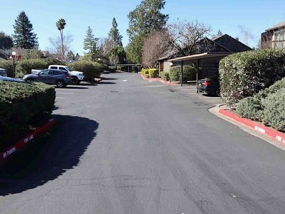 Exterior Neighborhood (street photo)