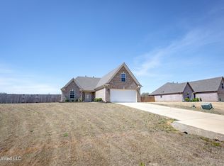 7599 Ridgefield Dr, Horn Lake, MS 38637