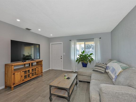 5th image of 3242 KINGSTON STREET N