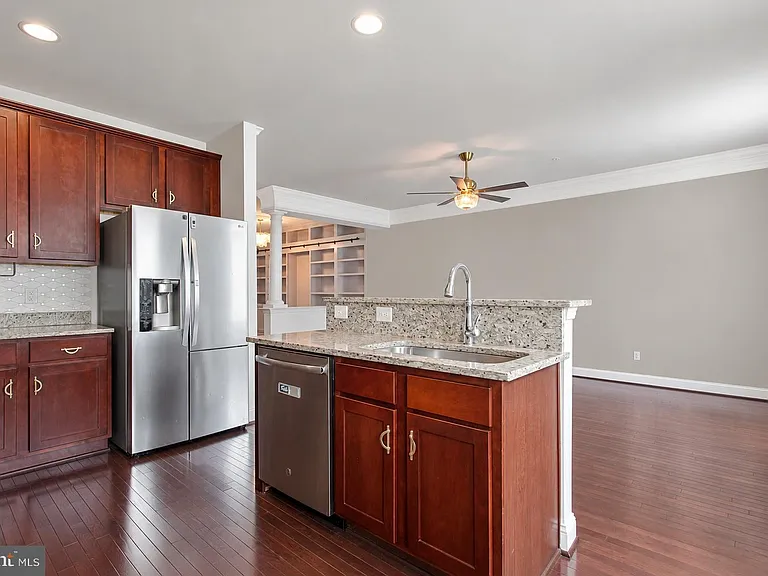 703 Skippers Ln — Photo 7