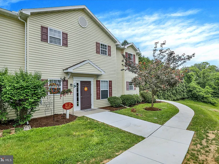 182 Christine Dr — Photo 1