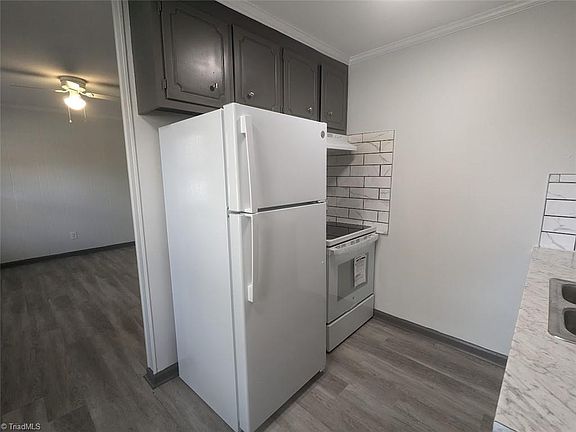 5th image of 804 & 818 Meadow Ridge Ct