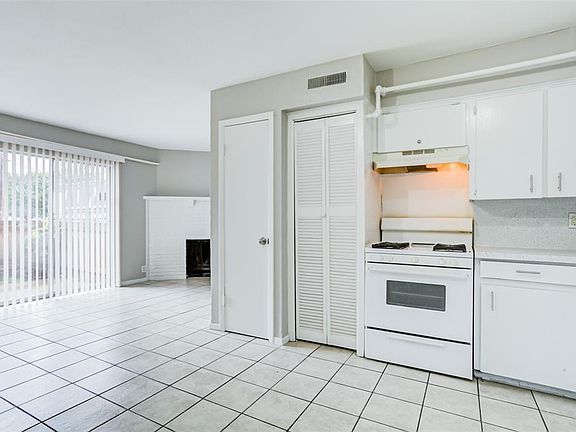 2nd image of 100 Highland Park Ct