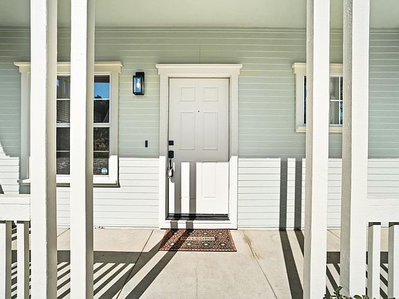 3rd image of 139 Cherryview Court