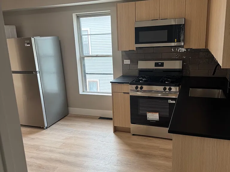 1244 Victoria Ave #2 — Photo 2
