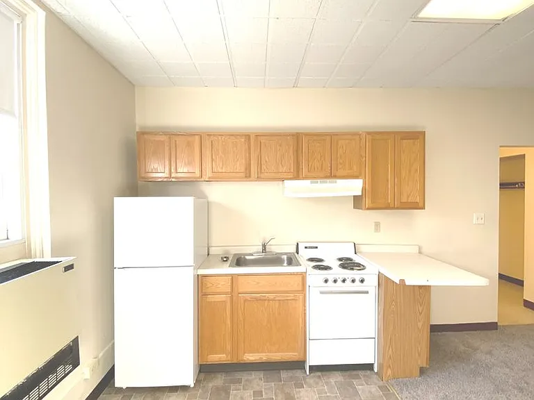 Cass Street Apartments — Photo 4