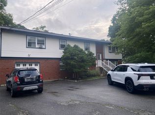 381 W 3rd St, West Islip, NY 11795