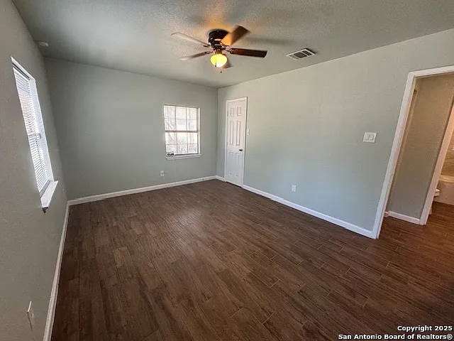 1067 Rayburn Dr — Photo 2