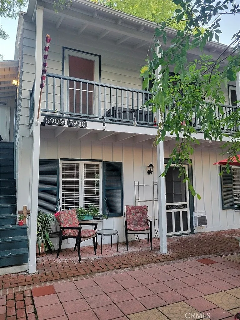 2 bed, 750 sqft, $2,500 — Photo 2