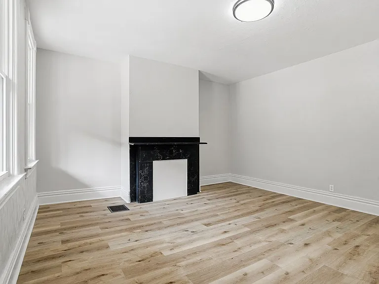 1030 Grand Ave — Photo 2