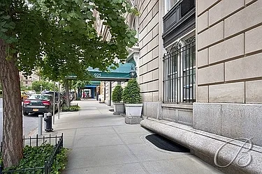 925 Park Avenue in Upper East Side