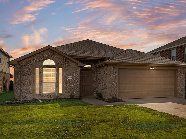 2508 Pioneer Bluffs Rd — Photo 1