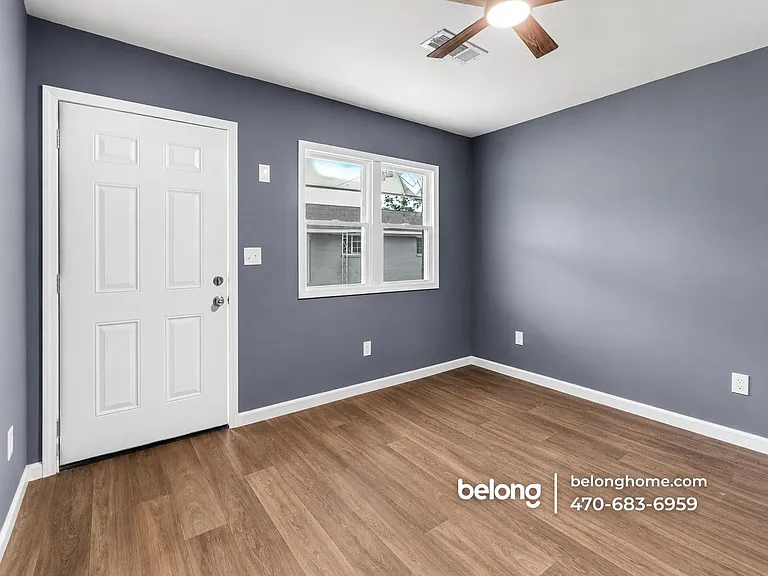 3213 Lee St #1 — Photo 8