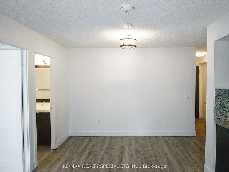 9 Mabelle Ave #326 — Photo 6