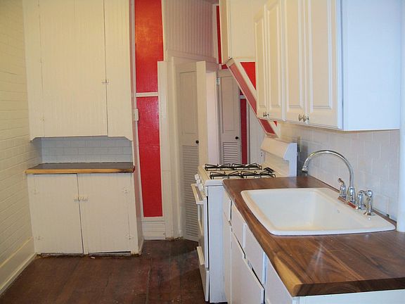 4th image of 111 1/2 Avenue B
