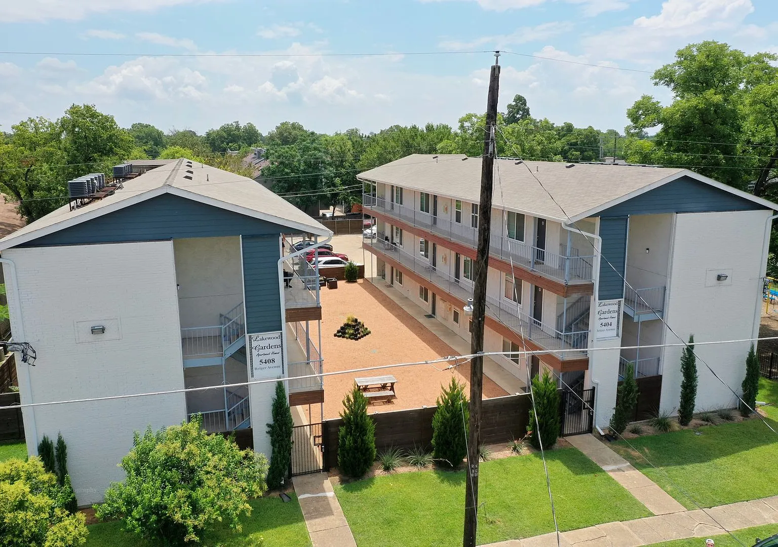 Lakewood Gardens - 5404 Reiger Ave — Photo 3