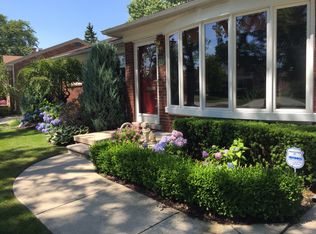 20907 Kenmore Ave, Harper Woods, MI 48225