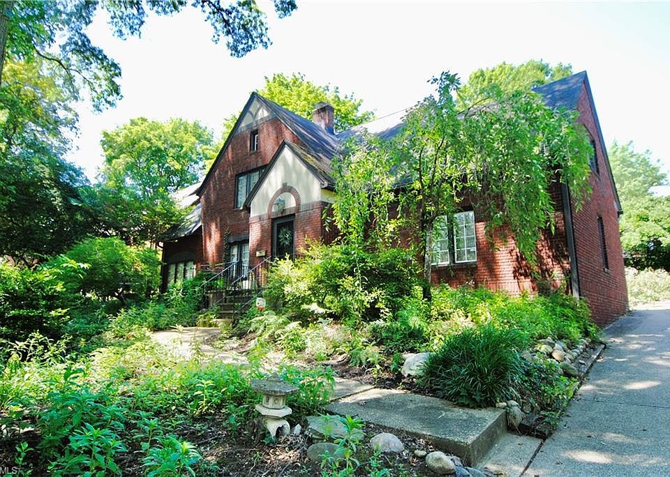 2nd image of 715 Palisades Dr