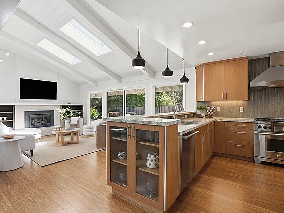 4th image of 260 Corliss Dr