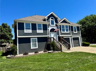 414 Donegal Dr, Smithville, MO 64089