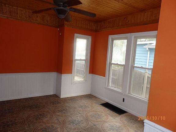 4th image of 957 W John St