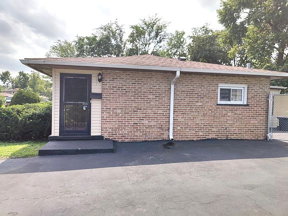 5th image of 16068 Richmond Ave