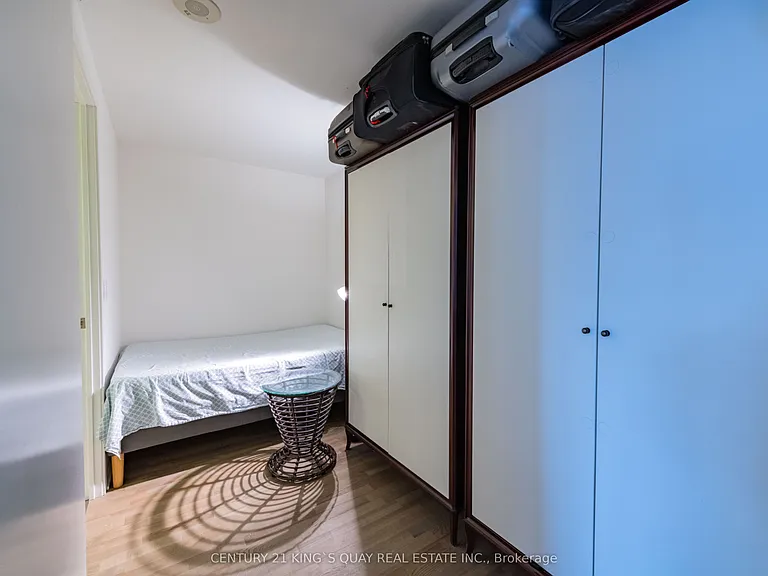 1 Bloor St E #1708 — Photo 18
